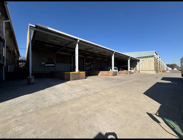 19,360M² WAREHOUSE FOR SALE IN STORMILL